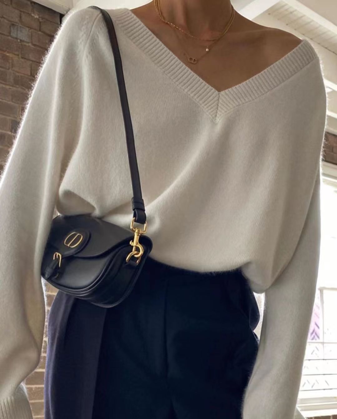 Luxe Soft V-Neck Wool Sweater NIVS0126