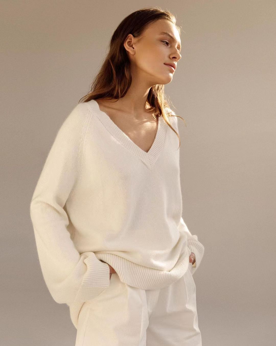 Luxe Soft V-Neck Wool Sweater NIVS0126