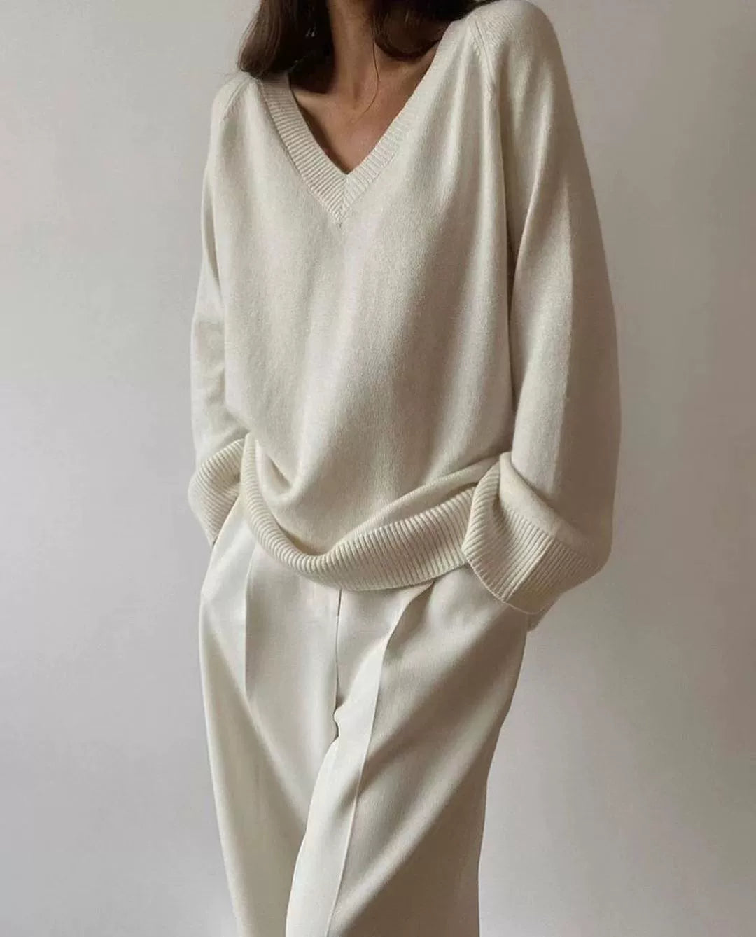 Luxe Soft V-Neck Wool Sweater NIVS0126