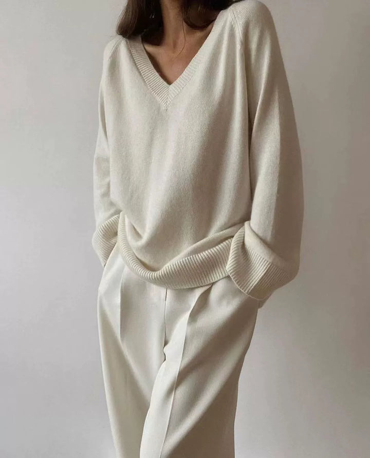 Luxe Soft V-Neck Wool Sweater NIVS0126