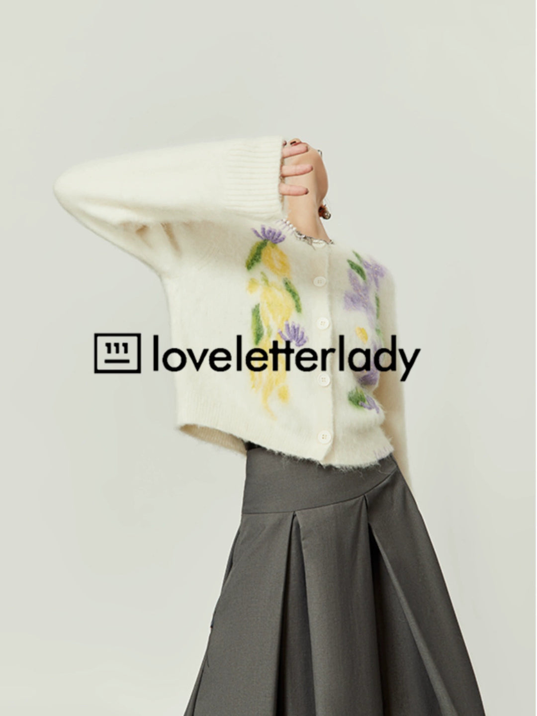Blooming Embroidery Knit Round Neck LLRK0035