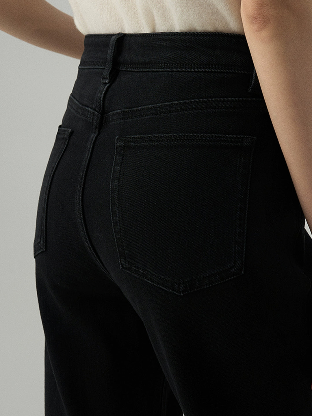 Classic Black Straight-Leg Jeans SSSJ0048